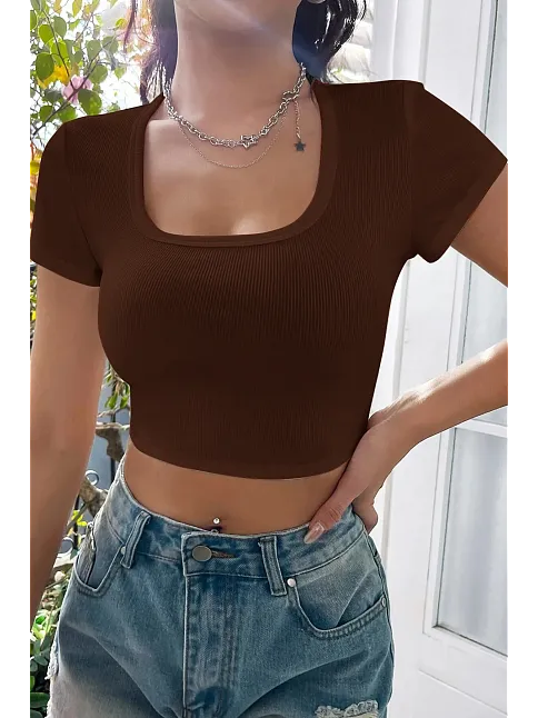 Kadın Kahverengi Yarım Kol Düz Yaka Crop Top Bluz – Şık, Rahat Ve Kolay Kombinlenebilir