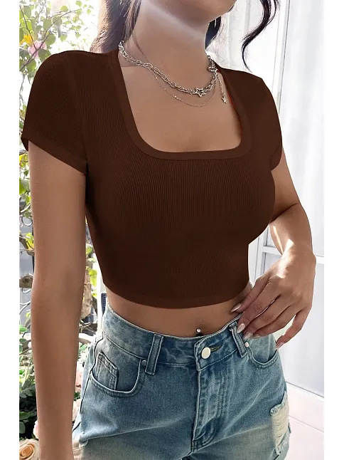 Kadın Kahverengi Yarım Kol Düz Yaka Crop Top Bluz – Şık, Rahat Ve Kolay Kombinlenebilir