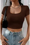 Kadın Kahverengi Yarım Kol Düz Yaka Crop Top Bluz – Şık, Rahat Ve Kolay Kombinlenebilir