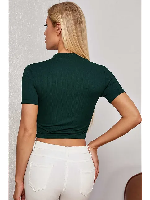 Kadın Yeşil Yarım Fermuarlı Ve Kısa Kollu Crop Top Bluz – Şık, Rahat Ve Kolay Kombinlenebilir