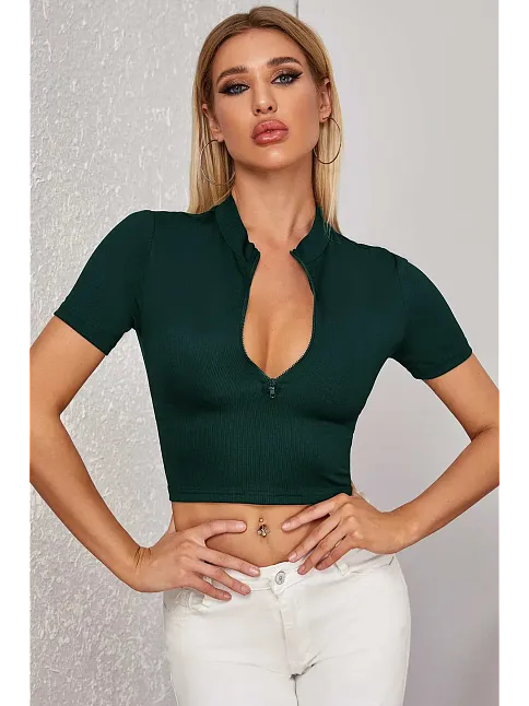 Kadın Yeşil Yarım Fermuarlı Ve Kısa Kollu Crop Top Bluz – Şık, Rahat Ve Kolay Kombinlenebilir