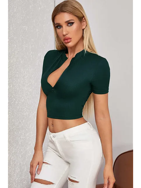 Kadın Yeşil Yarım Fermuarlı Ve Kısa Kollu Crop Top Bluz – Şık, Rahat Ve Kolay Kombinlenebilir