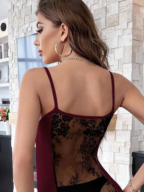Kadın Bordo Sırt Kısmı Komple Dantelli Mini Gecelik – Modern Ve Şık Tasarım