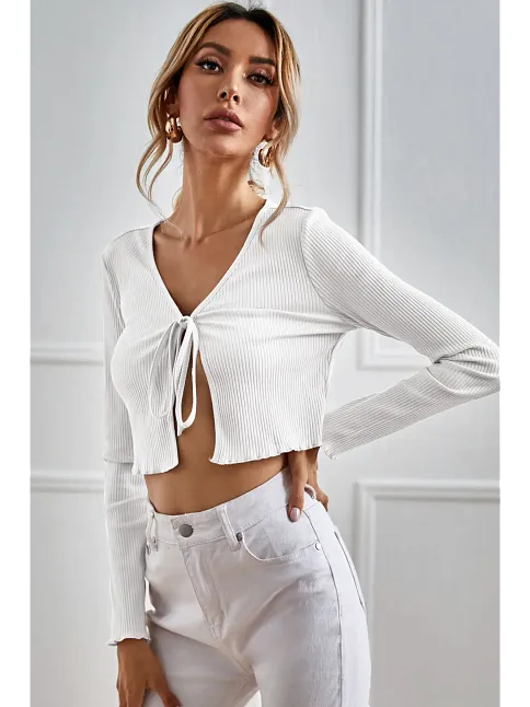 Kadın Beyaz Uzun Kollu Önden Bağlama Detaylı Crop Top Bluz – Şık, Rahat Ve Kolay Kombinlenebilir