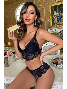 Kadın Siyah Dantel Bralet Ve Slip Külotlu İç Çamaşır Takımı