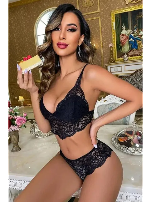 Kadın Siyah Dantel Bralet Ve Slip Külotlu İç Çamaşır Takımı