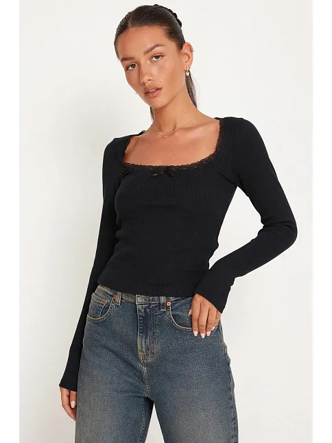 Kadın Siyah Kare Yaka Dantelli Uzun Kollu Crop Top Bluz – Şık, Rahat Ve Kolay Kombinlenebilir