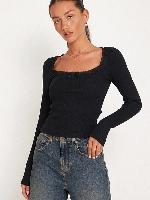 Kadın Siyah Kare Yaka Dantelli Uzun Kollu Crop Top Bluz – Şık, Rahat Ve Kolay Kombinlenebilir