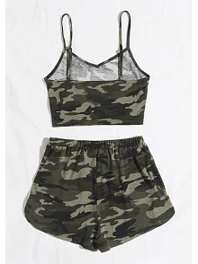 Kadın Kamuflaj Desenli Askılı Crop Top Ve Şortlu Gecelik Takım – Modern, Konforlu Ve Günlük Kombinlere Uygun
