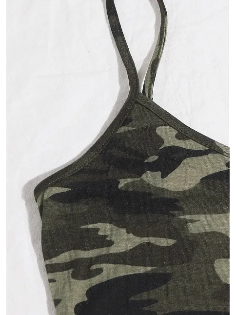 Kadın Kamuflaj Desenli Askılı Crop Top Ve Şortlu Gecelik Takım – Modern, Konforlu Ve Günlük Kombinlere Uygun