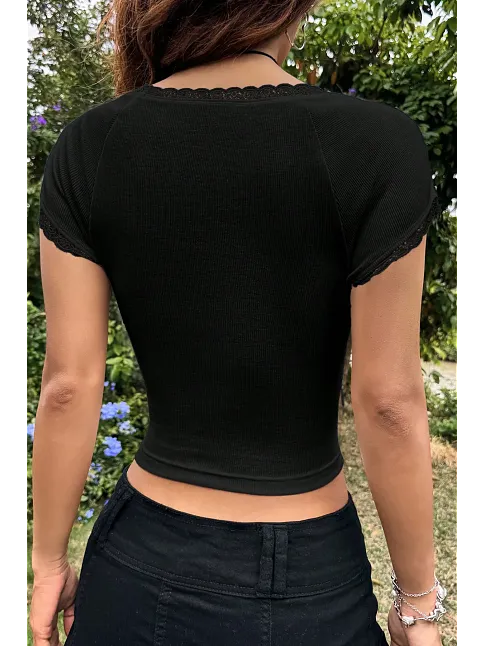 Kadın Siyah Göğsü Ve Kolları Dantelli Fiyonklu Kısa Kol Crop Top Bluz – Şık, Rahat Ve Kolay Kombinlenebilir