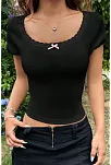 Kadın Siyah Göğsü Ve Kolları Dantelli Fiyonklu Kısa Kol Crop Top Bluz – Şık, Rahat Ve Kolay Kombinlenebilir