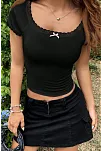 Kadın Siyah Göğsü Ve Kolları Dantelli Fiyonklu Kısa Kol Crop Top Bluz – Şık, Rahat Ve Kolay Kombinlenebilir