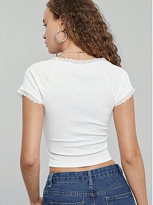 Kadın Beyaz Göğsü Ve Kolları Dantelli Fiyonklu Kısa Kol Crop Top Bluz – Şık, Rahat Ve Kolay Kombinlenebilir