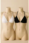 Kadın Siyah Ve Beyaz Minimal Kesim Üçgen Bikini Üstü – Modern Ve Şık Tasarım