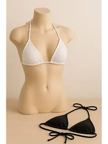Kadın Siyah Ve Beyaz Minimal Kesim Üçgen Bikini Üstü – Modern Ve Şık Tasarım
