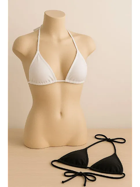 Kadın Siyah Ve Beyaz Minimal Kesim Üçgen Bikini Üstü – Modern Ve Şık Tasarım