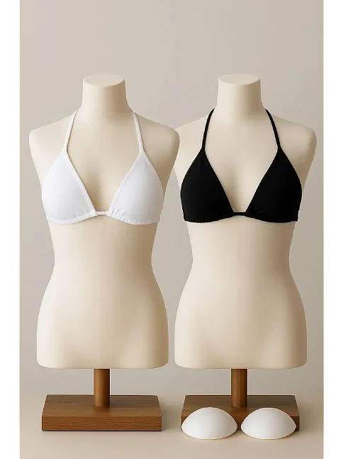 Kadın Siyah Ve Beyaz Minimal Kesim Üçgen Bikini Üstü – Modern Ve Şık Tasarım