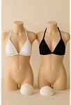 Kadın Siyah Ve Beyaz Minimal Kesim Üçgen Bikini Üstü – Modern Ve Şık Tasarım