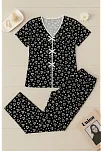 Kadın Siyah Beyaz Kalp Desenli Fiyonklu Kısa Kollu Pijama Takımı – Rahat, Şık Ve 4 Mevsim Kullanım