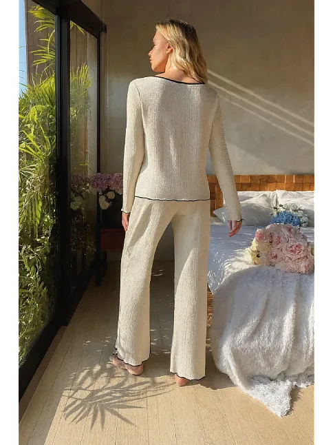 Kadın Beyaz Fiyonklu İç Çamaşırı Ve Uzun Kollu V Yaka Pijama Takımı 4'lü Set