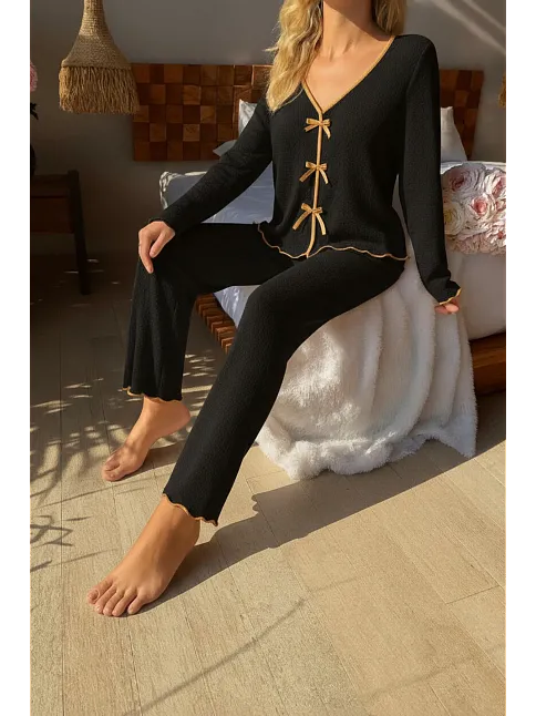 Kadın Siyah Fiyonklu İç Çamaşırı Ve Uzun Kollu V Yaka Pijama Takımı 4'lü Set