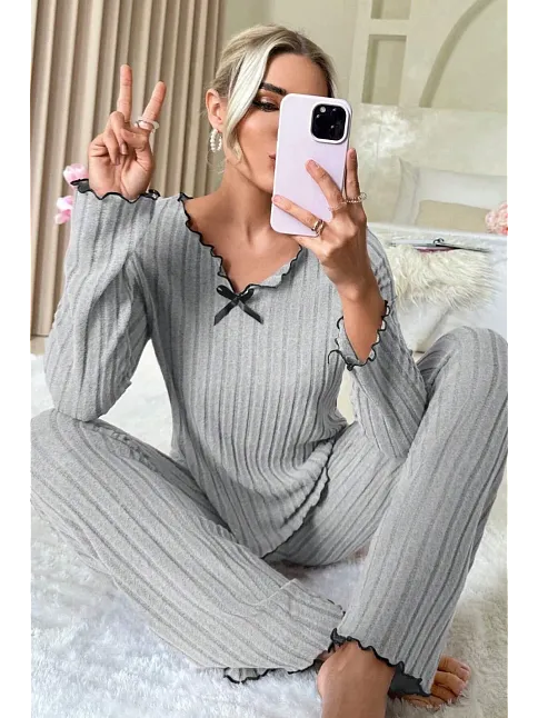 Kadın Gri Çizgili Uzun Kollu Fiyonk Detaylı Pijama Takımı Rahat Mevsimlik