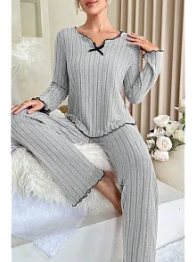 Kadın Gri Çizgili Uzun Kollu Fiyonk Detaylı Pijama Takımı Rahat Mevsimlik