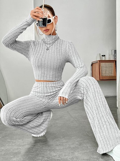 Kadın Gri Çizgili Boğazlı Crop Top Ve Yüksek Bel Pantolon Takım