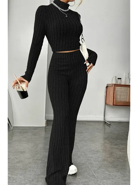 Kadın Siyah Boğazlı Crop Top Ve Yüksek Bel Eşofman Takımı Spor Şık Kombin