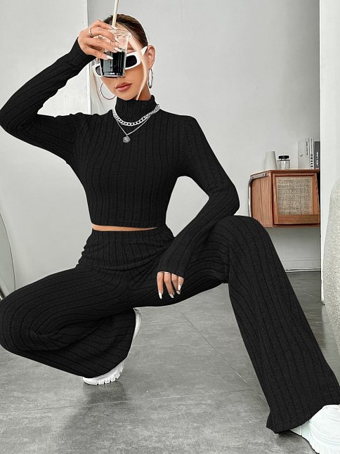 Kadın Siyah Boğazlı Crop Top Ve Yüksek Bel Eşofman Takımı Spor Şık Kombin