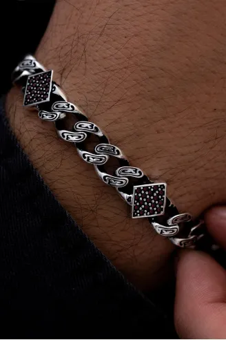 Erkek Gümüş Bileklik - Kırmızı Zirkon Taşlı Geometrik Şekilli Oksitli Gurmet Model 5 Gümüş Bileklik