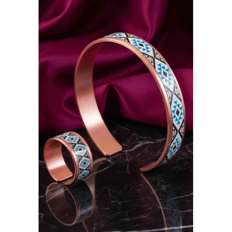 Kadın Bakır Bileklik Yüzük Set - Eyes Model Özel Baskı Metal Kutu Ve Kuvars Taşı Kadın Bakır Bileklik Yüzük Set - Eyes Model Özel Baskı Metal Kutu Ve Kuvars Taşı