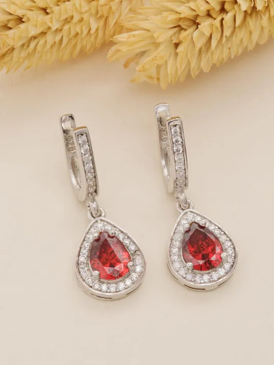 Kadın Gümüş Küpe - Damla Model Yakut Taşlı Zirkon Süslemeli Rodyumlu Kadın Küpe Kadın Gümüş Küpe - Damla Model Yakut Taşlı Zirkon Süslemeli Rodyumlu Kadın Küpe