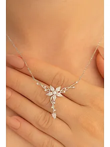 Kadın Gümüş Kolye - Zirkon Taşlı Çiçek Motifli Gümüş Kolye
