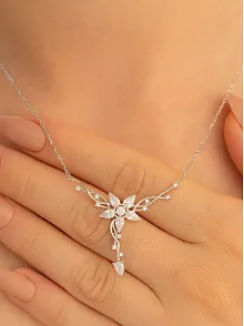 Kadın Gümüş Kolye - Zirkon Taşlı Çiçek Motifli Gümüş Kolye