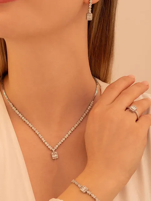 Kadın Gümüş Takı Seti - Diana Baget Taşlı Kare Kolye, Bileklik, Yüzük, Küpe Tam Set Işıklı Kutuda