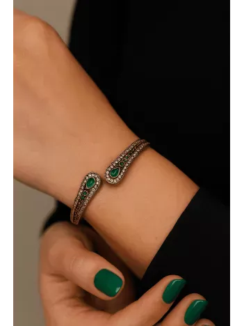 925 Ayar Gümüş Zümrüt Taşlı Açık Kadın Kelepçe Bilezik – Su Yolu Modeli