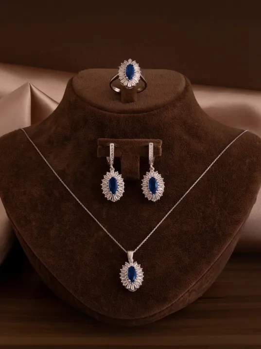 Kadın Gümüş Set - Mekik Model Safir Taşlı Baget Süslemeli Rodyumlu Kadın Set Kadın Gümüş Set - Mekik Model Safir Taşlı Baget Süslemeli Rodyumlu Kadın Set
