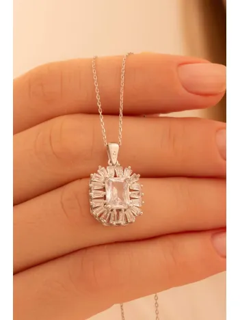 Kadın Gümüş Kolye - Kare Baget Taşlı Baget Süslemeli Rodyumlu Kadın Kolye