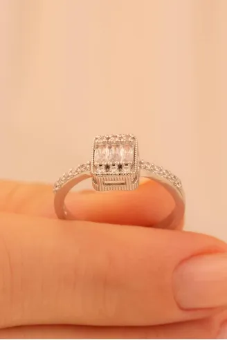 Kadın Gümüş Yüzük -  Dilruba Baget Taşlı Kare Model Kadın Yüzük