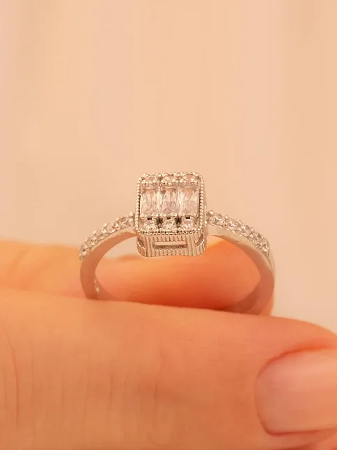 Kadın Gümüş Yüzük -  Dilruba Baget Taşlı Kare Model Kadın Yüzük