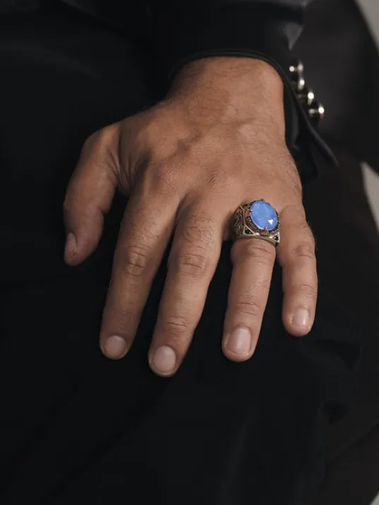 Paraiba Taşlı Yanları Zirkon Taş Süslü 925 Ayar Gümüş Erkek Yüzük GYZAQUAMRIN-MAV