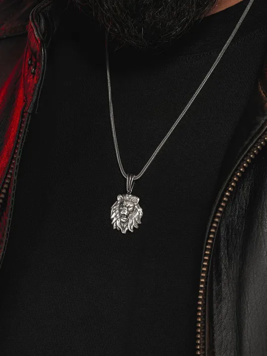 Erkek Gümüş Kolye - Tilki Kuyruğu Zincirli Aslan Kafası Figürlü Erkek Kolye Erkek Gümüş Kolye - Tilki Kuyruğu Zincirli Aslan Kafası Figürlü Erkek Kolye