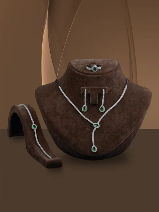 Çağıl Bayan Zümrüt Taşlı Gümüş Su Yolu Set - Kolye, Bileklik, Küpe, Yüzük