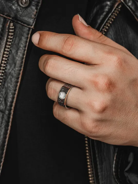 Erkek Gümüş Yüzük - Harf Yazılabilir Kral Zincirli Modern Erkek Yüzük Erkek Gümüş Yüzük - Harf Yazılabilir Kral Zincirli Modern Erkek Yüzük