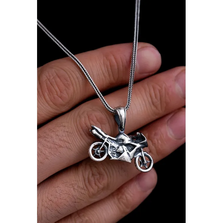 Erkek Gümüş Kolye - Motor - Motosiklet Figürlü Gümüş Erkek Kolye Erkek Gümüş Kolye - Motor - Motosiklet Figürlü Gümüş Erkek Kolye