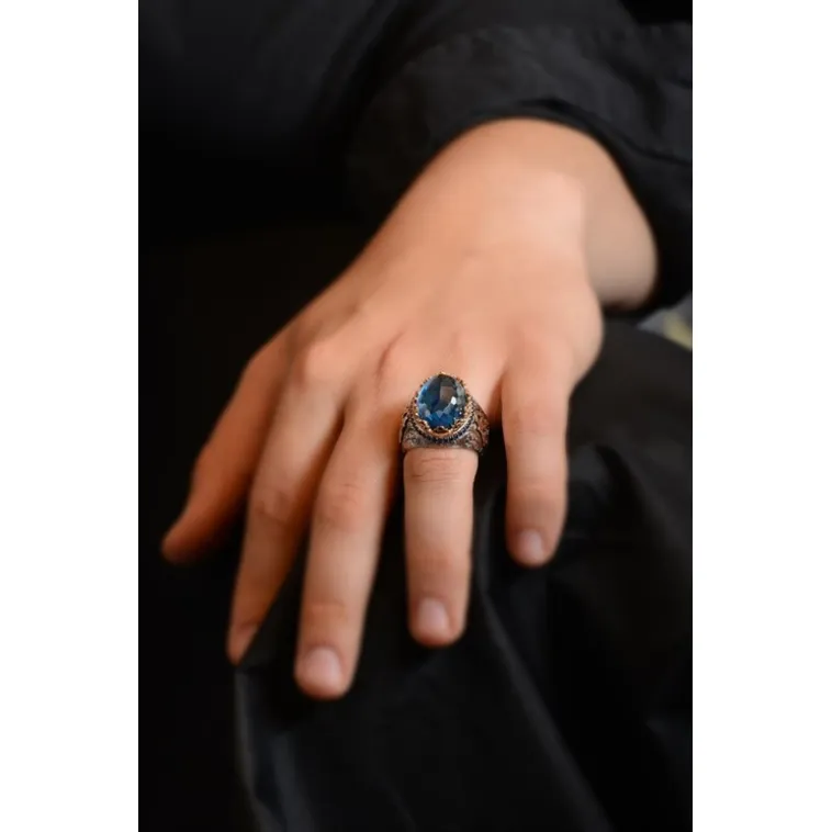 Blue Topaz Aqua Marin Taşlı Yanı İşlemeli Erkek Gümüş Yüzük Blue Topaz Aqua Marin Taşlı Yanı İşlemeli Erkek Gümüş Yüzük