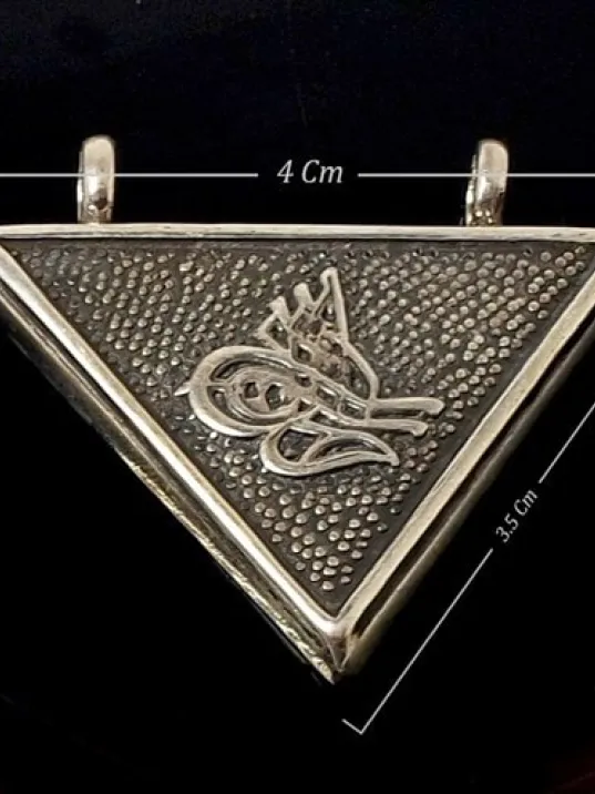 Orta Boy Tuğralı Gümüş Muska Haznesi Deri Kolye Hediyeli Orta Boy Tuğralı Gümüş Muska Haznesi Deri Kolye Hediyeli