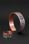 Kadın Bakır Bileklik Yüzük Set - Formacha Model Özel Baskı Metal Kutu Ve Kuvars Taşı Kadın Bakır Bileklik Yüzük Set - Formacha Model Özel Baskı Metal Kutu Ve Kuvars Taşı